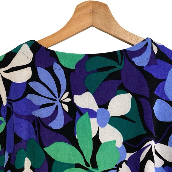 Chico’s Travelers coastline floral V-Neck stretch Top purple nightshade size L - Picture 12 of 16